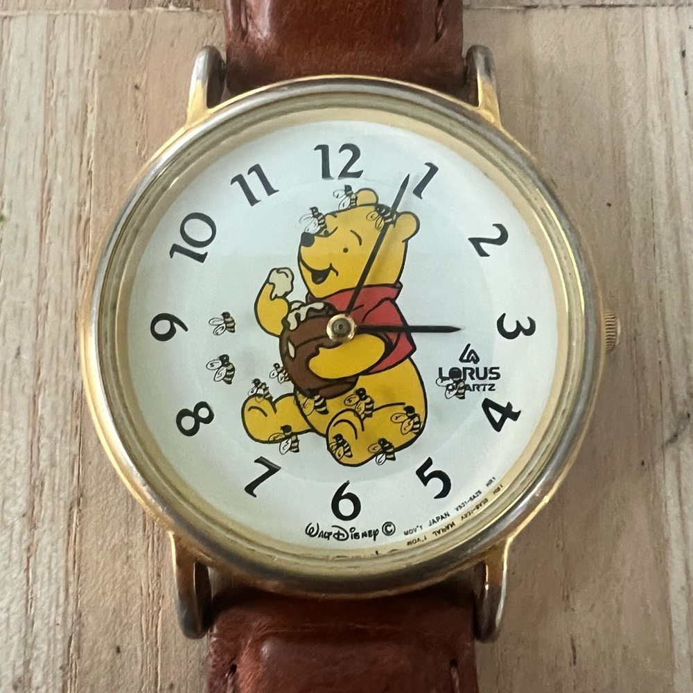 Vintage Lorus Disney Winnie the Pooh brown leather watch NEW BATTERY